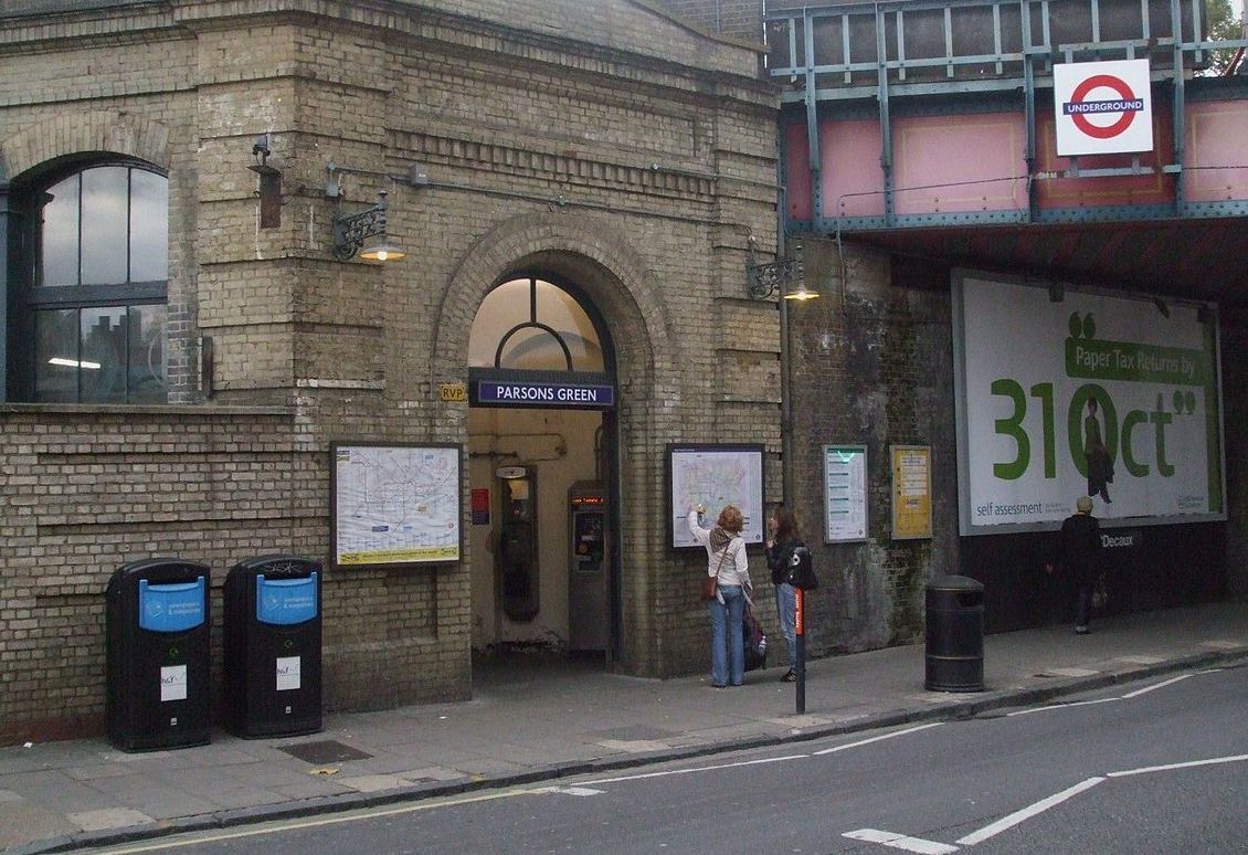 Police investigating rush hour 'explosion' at Parsons Green tube ...