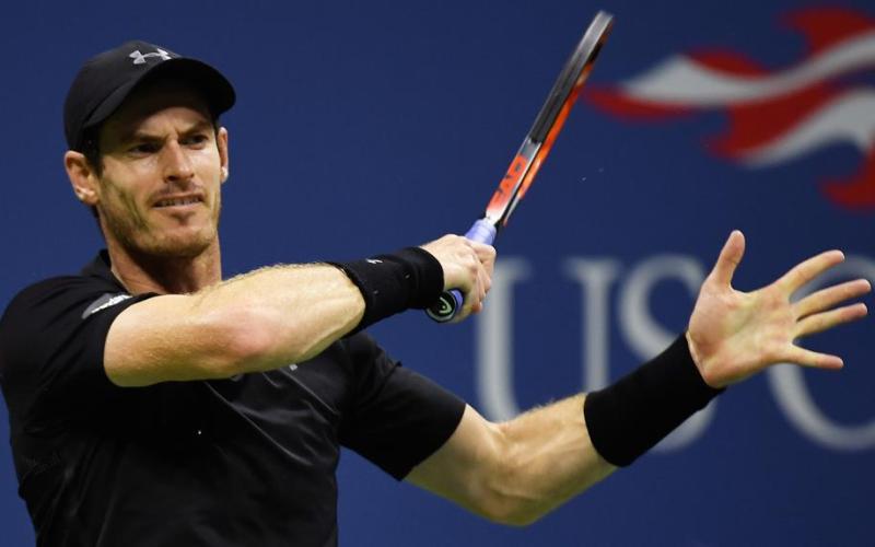 Andy Murray backs up US Open favourite status by easing through first