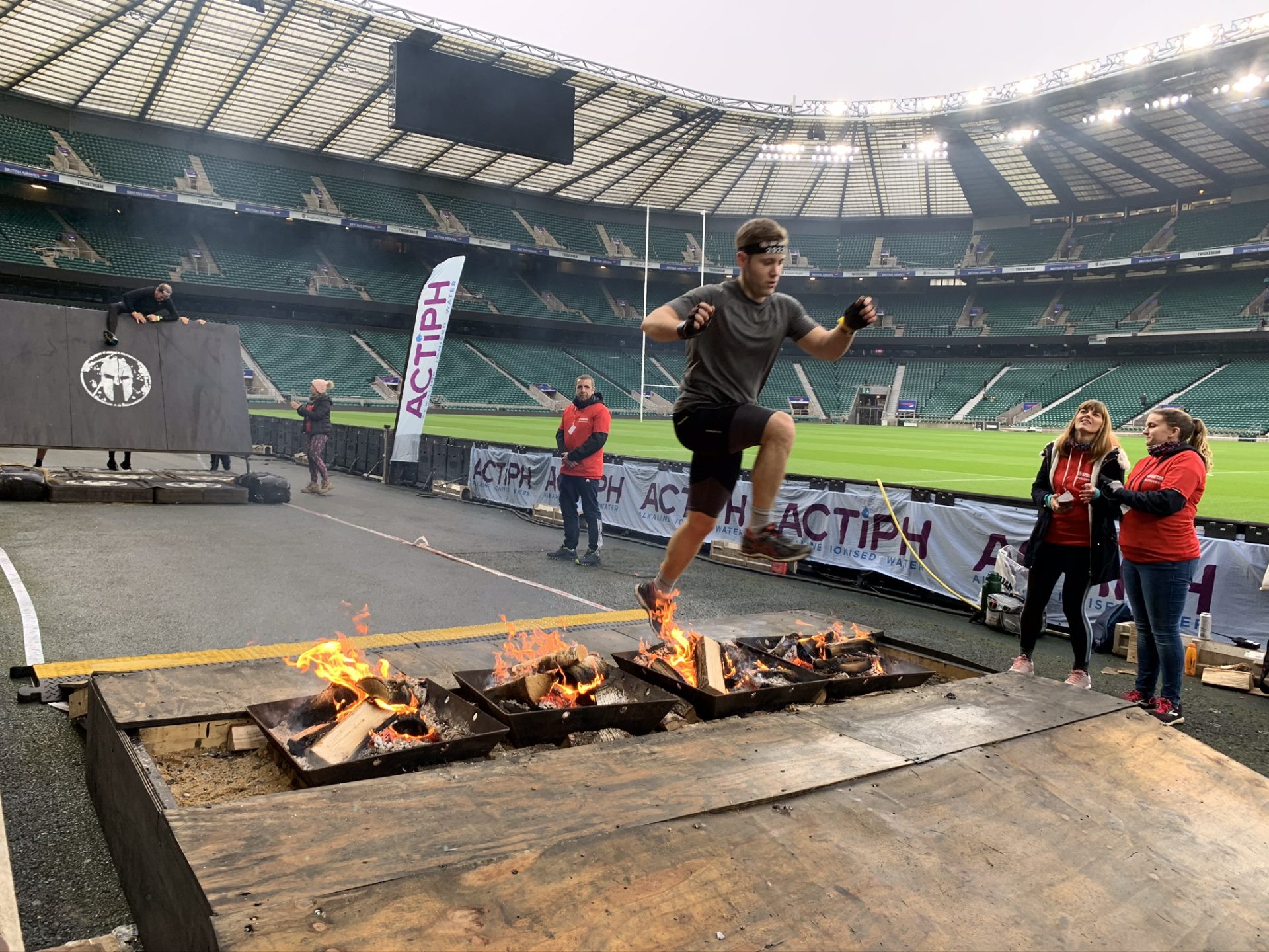 Thousands compete in Spartan Stadion Race obstacle course at Twickenham