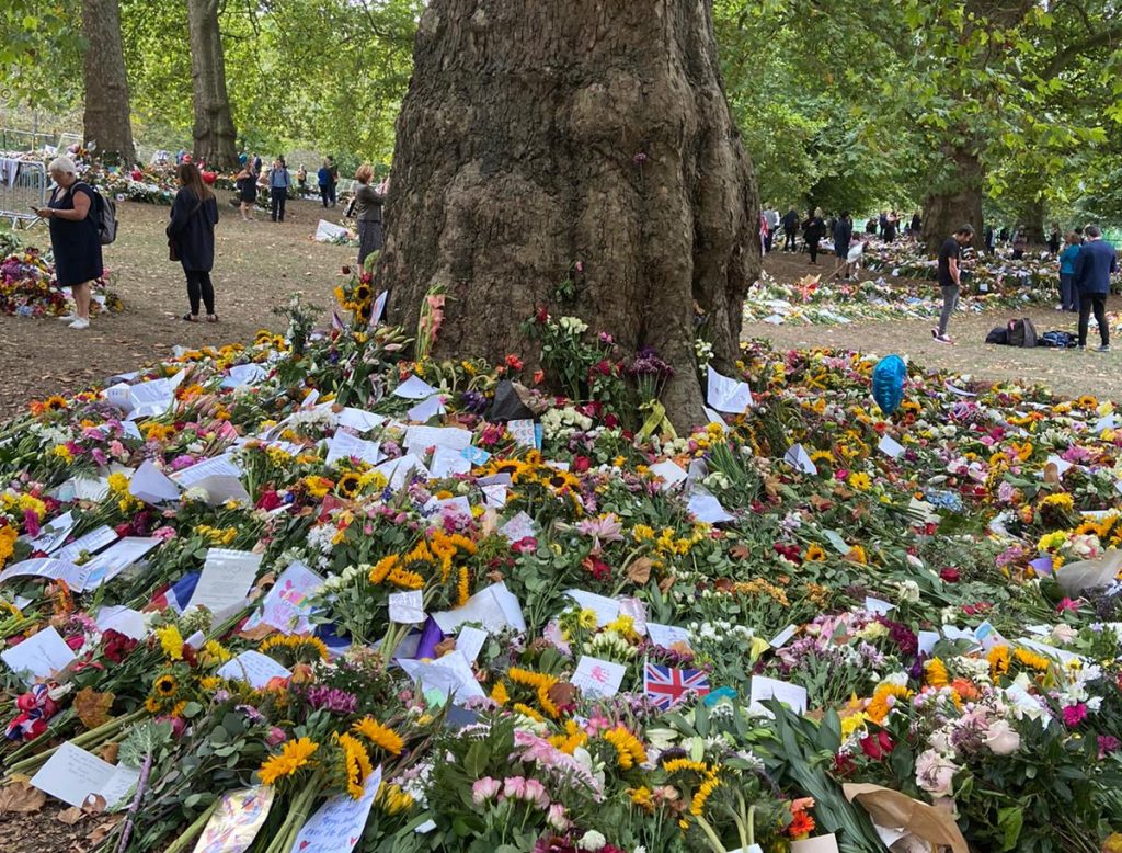 Flowers for the Queen at Green Park