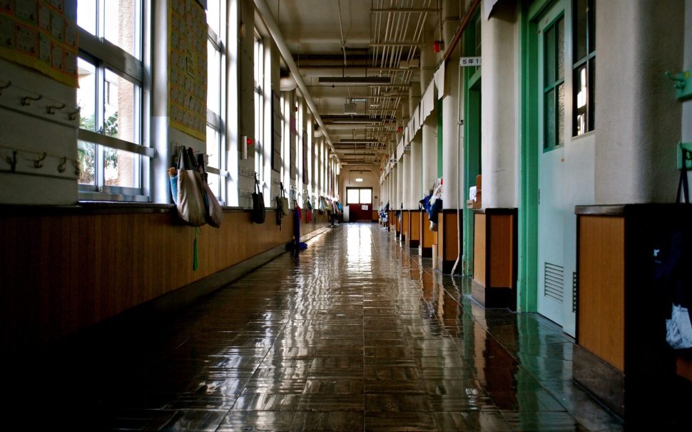 A picture of a school hallway