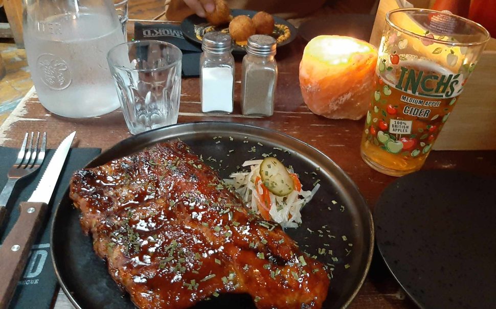 BBQ ribs and a pint of cider