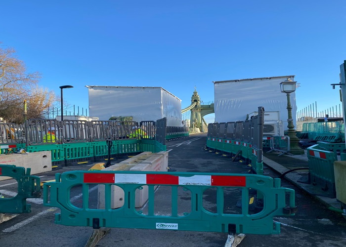 Hammersmith Bridge closed. 