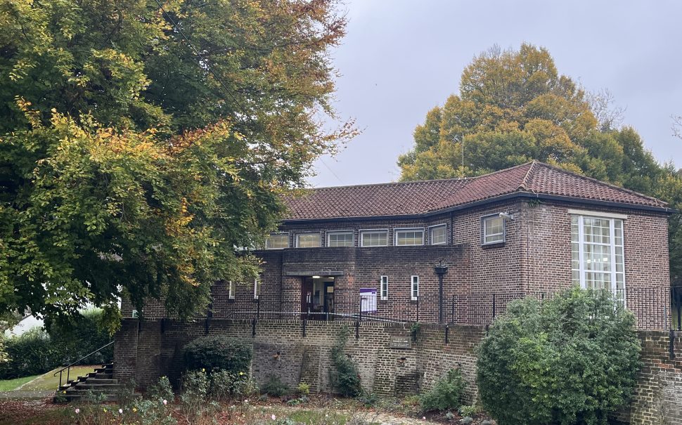 A picture of Sanderstead library in Croydon