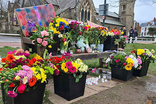 Flowers laid at Amélie’s bench on Twickenham Green. Image from Richmond Council. 